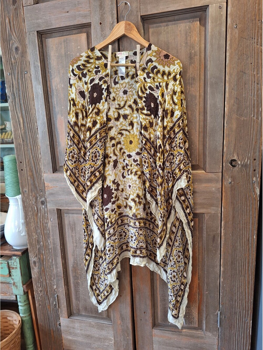 Free People kimono, One Size FM, Floral, chartreuse, pale pink. Elegant.